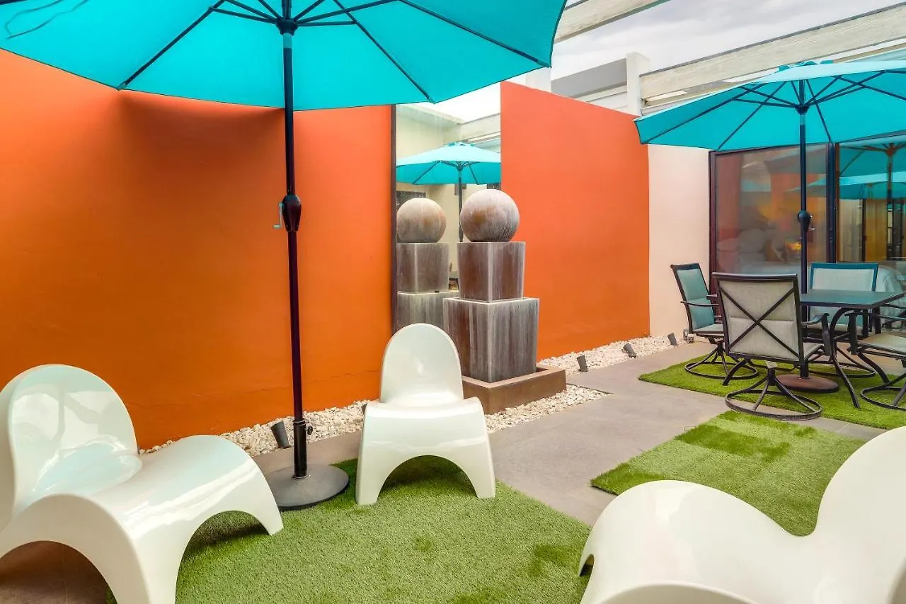 Palm Springs Condo With 2 Community Heated Pools! Palm Springs