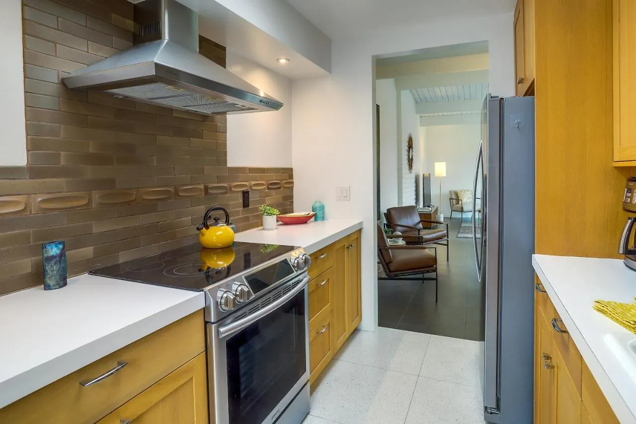 Palm Springs Condo With 2 Community Heated Pools! Palm Springs