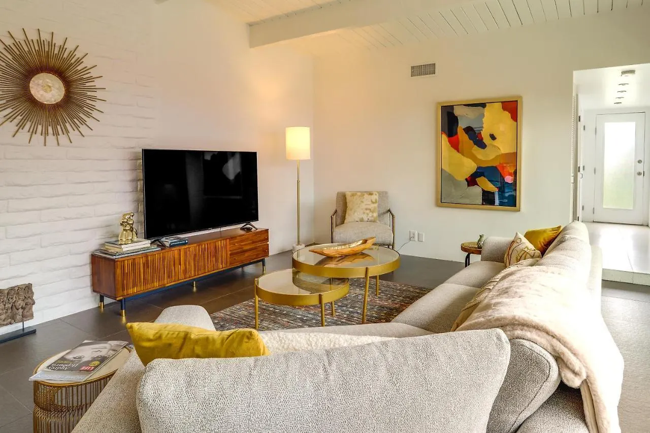 Palm Springs Condo With 2 Community Heated Pools!