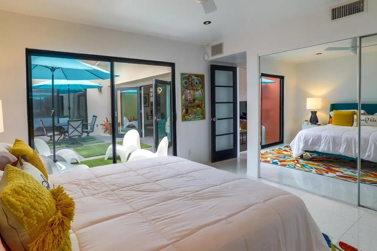 Palm Springs Condo With 2 Community Heated Pools! 0*, Palm Springs