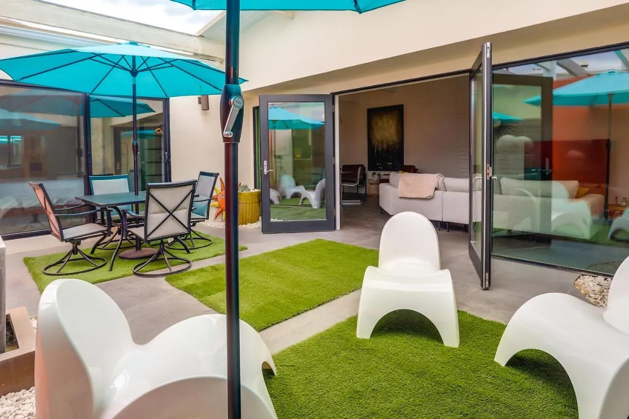 Palm Springs Condo With 2 Community Heated Pools! Lägenhet